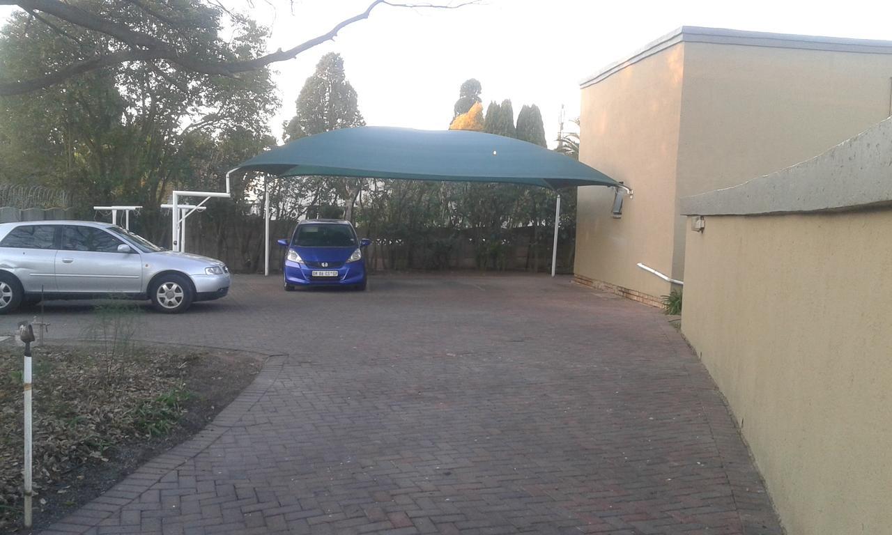 Allen Grove Self Catering Apartment Kempton Park Exterior photo