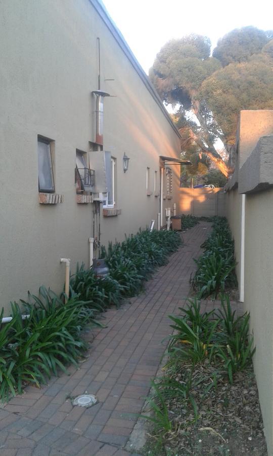 Allen Grove Self Catering Apartment Kempton Park Exterior photo